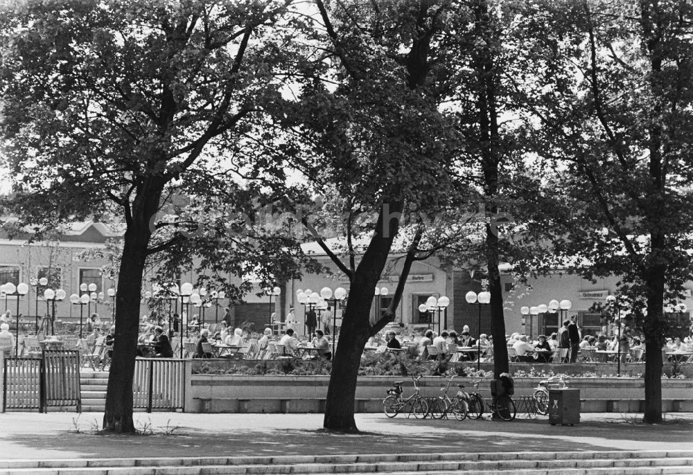 DDR-Fotoarchiv: Berlin - Gaststätte Rübezahl mit Terrasse am Müggelsee im Ortsteil Köpenick in Berlin in der DDR