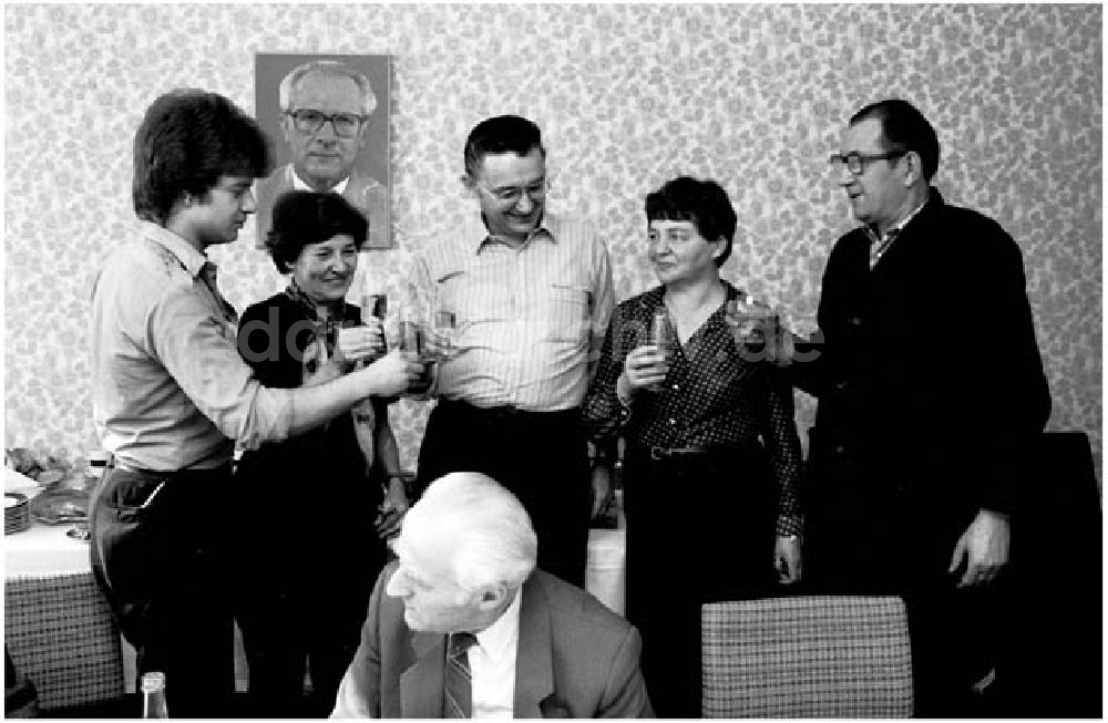 DDR-Fotoarchiv: Berlin - 18.03.1986 50. Geburtstag von Ralph Graubaum.