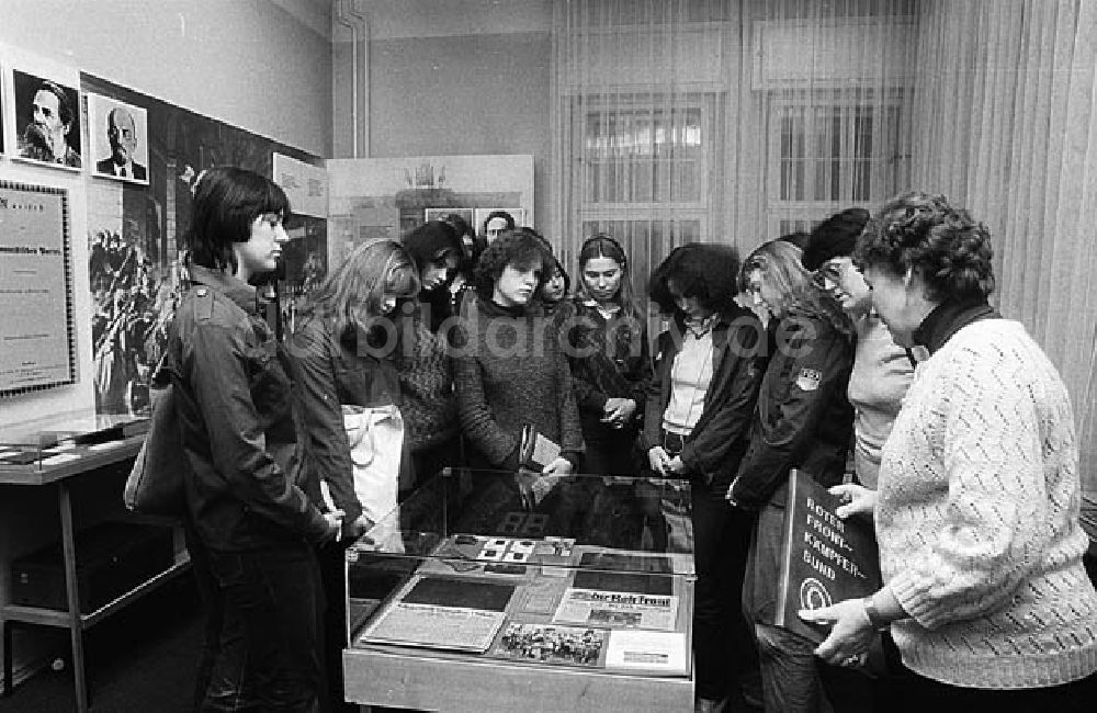 DDR-Fotoarchiv: Fichten... (Brandenburg) - Gedenkstätte Fichten... (Brandenburg) Roter Frontkämpferbund Umschlagnr.: 76 Foto: Lenke