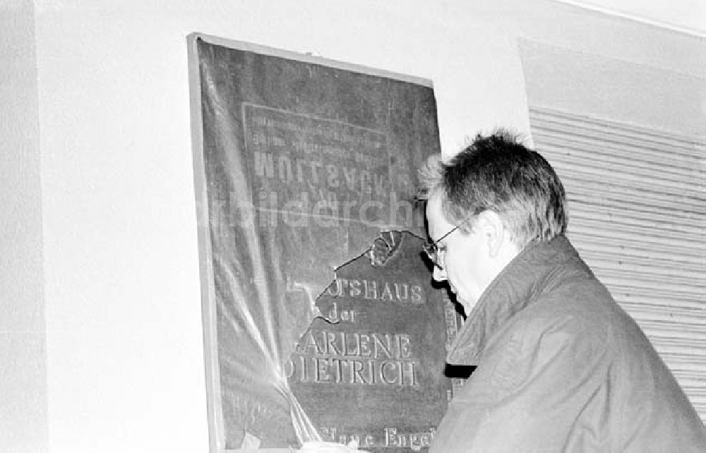 Berlin: Gedenktafel für Marlene Dietrich in Berlin 23.11.1992