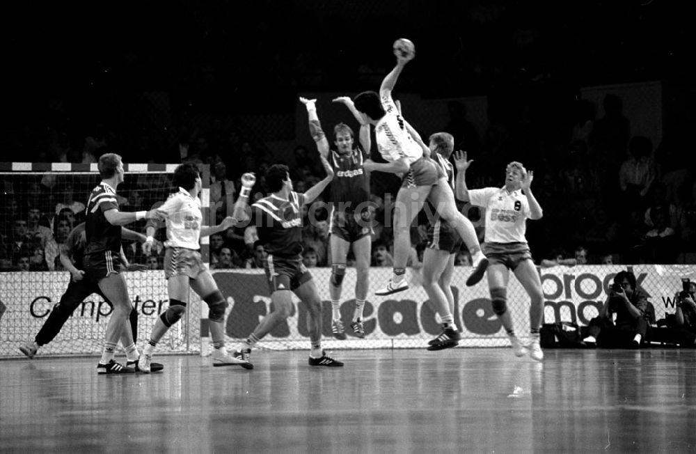 DDR-Fotoarchiv: - Handball: Magdeburg - Gummersbach Umschlagnummer: 7527