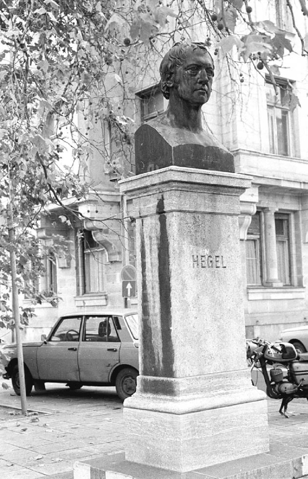 DDR-Bildarchiv: Berlin Mitte - Hegel - Denkmal Berlin - Mitte Umschlagnr.:1209 Foto: Bonitz