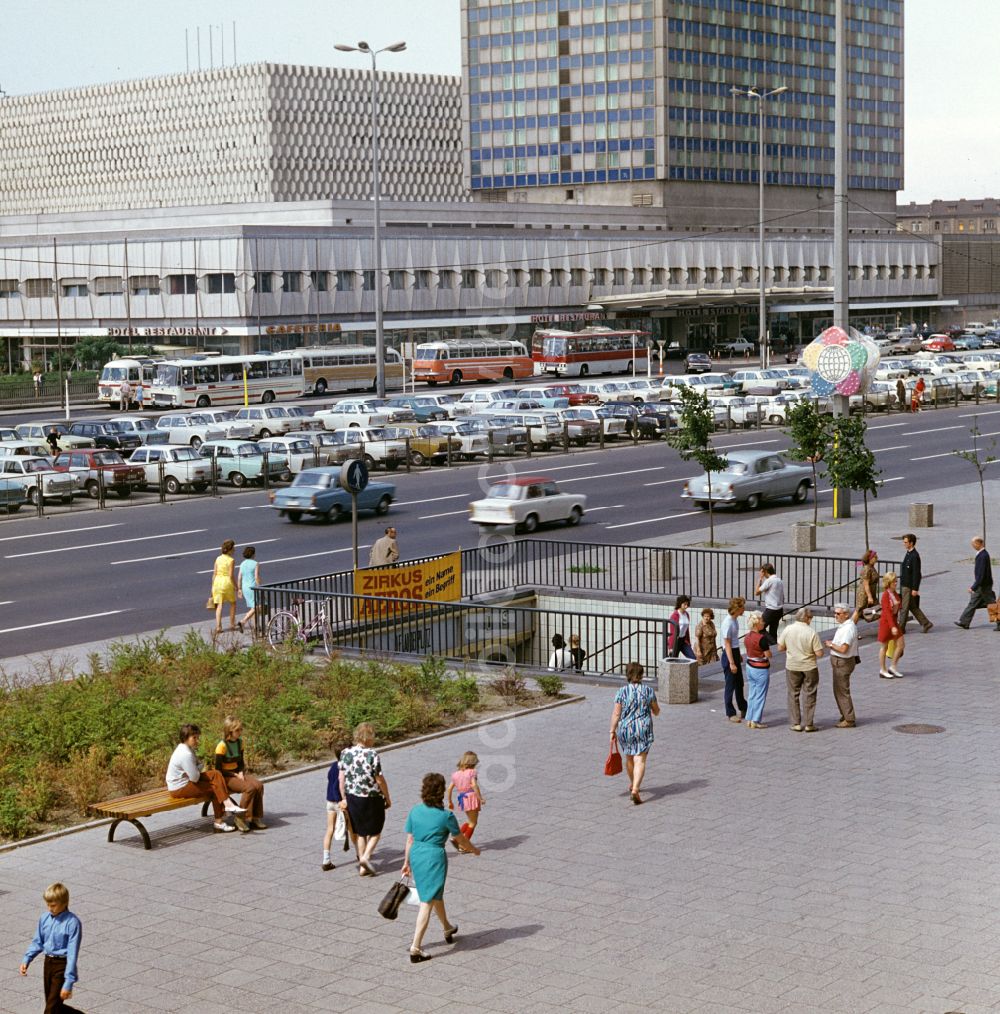 DDR-Bildarchiv: Berlin - Hotelgebäude Hotel Stadt Berlin in Berlin in der DDR