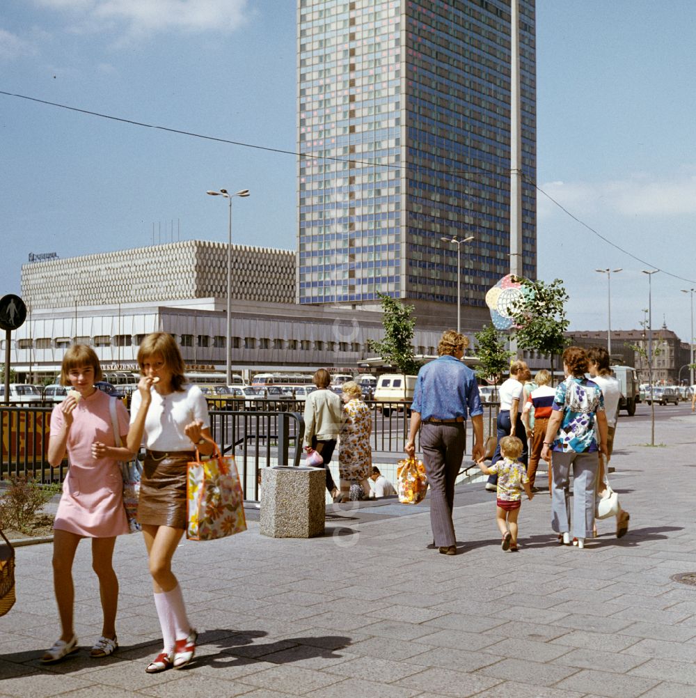 DDR-Bildarchiv: Berlin - Hotelgebäude Hotel Stadt Berlin in Berlin in der DDR