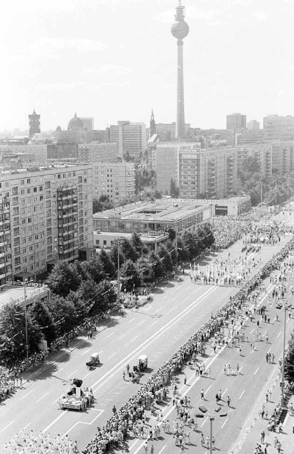 DDR-Fotoarchiv: Berlin - 1987 750-Jahr-Feier Berlin Umzug Berlin Foto: Bonitz