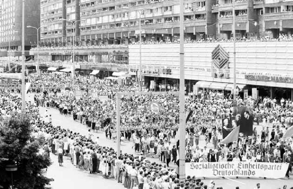 Berlin: 1987 750-Jahr-Feier Berlin Umzug Berlin Foto: Winkler