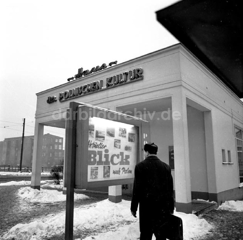 DDR-Bildarchiv: Berlin - 700 Jahre Warschau Ausstellung im Haus der polnischen Kultur Foto: Schönfeld