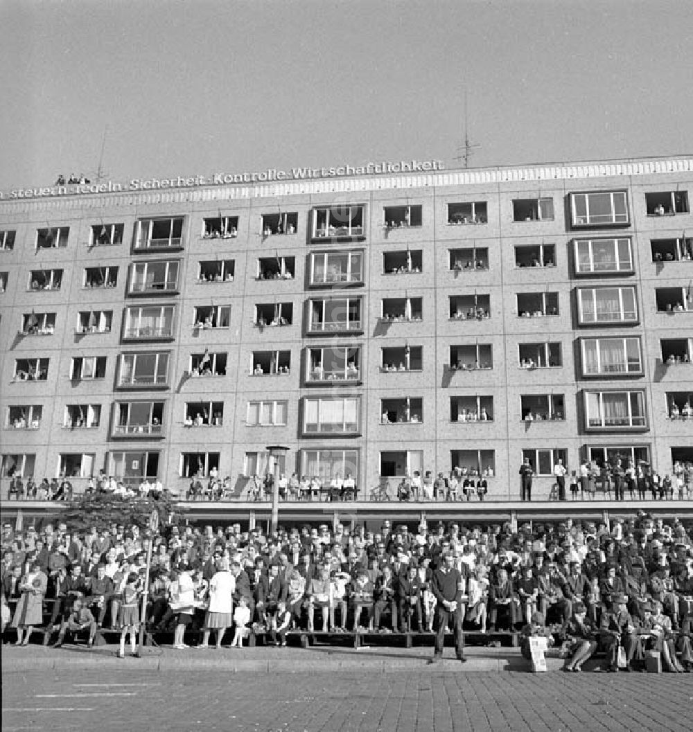 DDR-Fotoarchiv: Leipzig - 800 Jahrfeier in Leipzig. Foto: Schönfeld