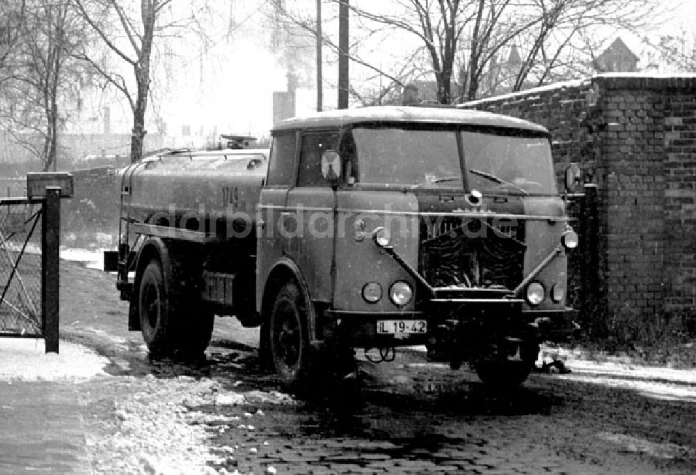 DDR-Fotoarchiv: Berlin - Januar 1973 Einsatz von Sprühfahrzeugen in Berlin.