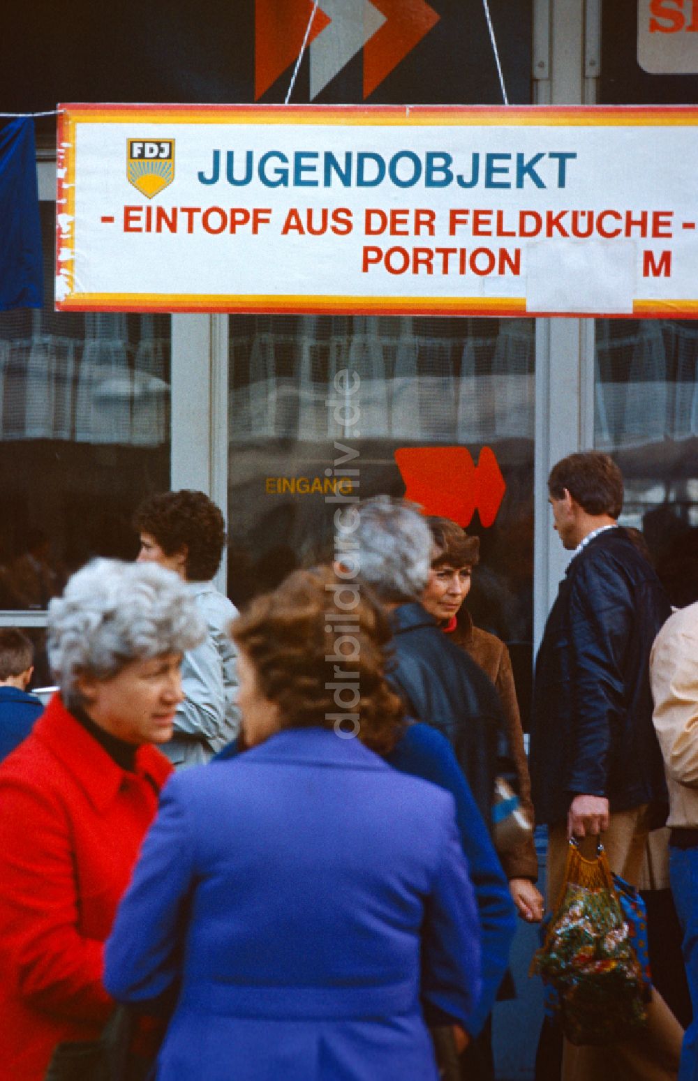 DDR-Fotoarchiv: Berlin - Jugendobjekt am Alexanderplatz in Berlin in der DDR