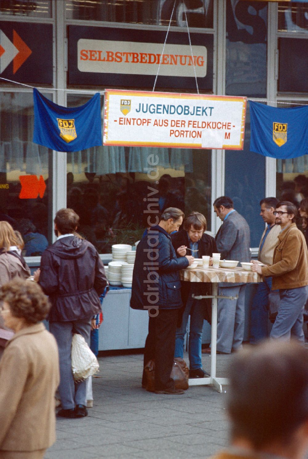 Berlin: Jugendobjekt am Alexanderplatz in Berlin in der DDR