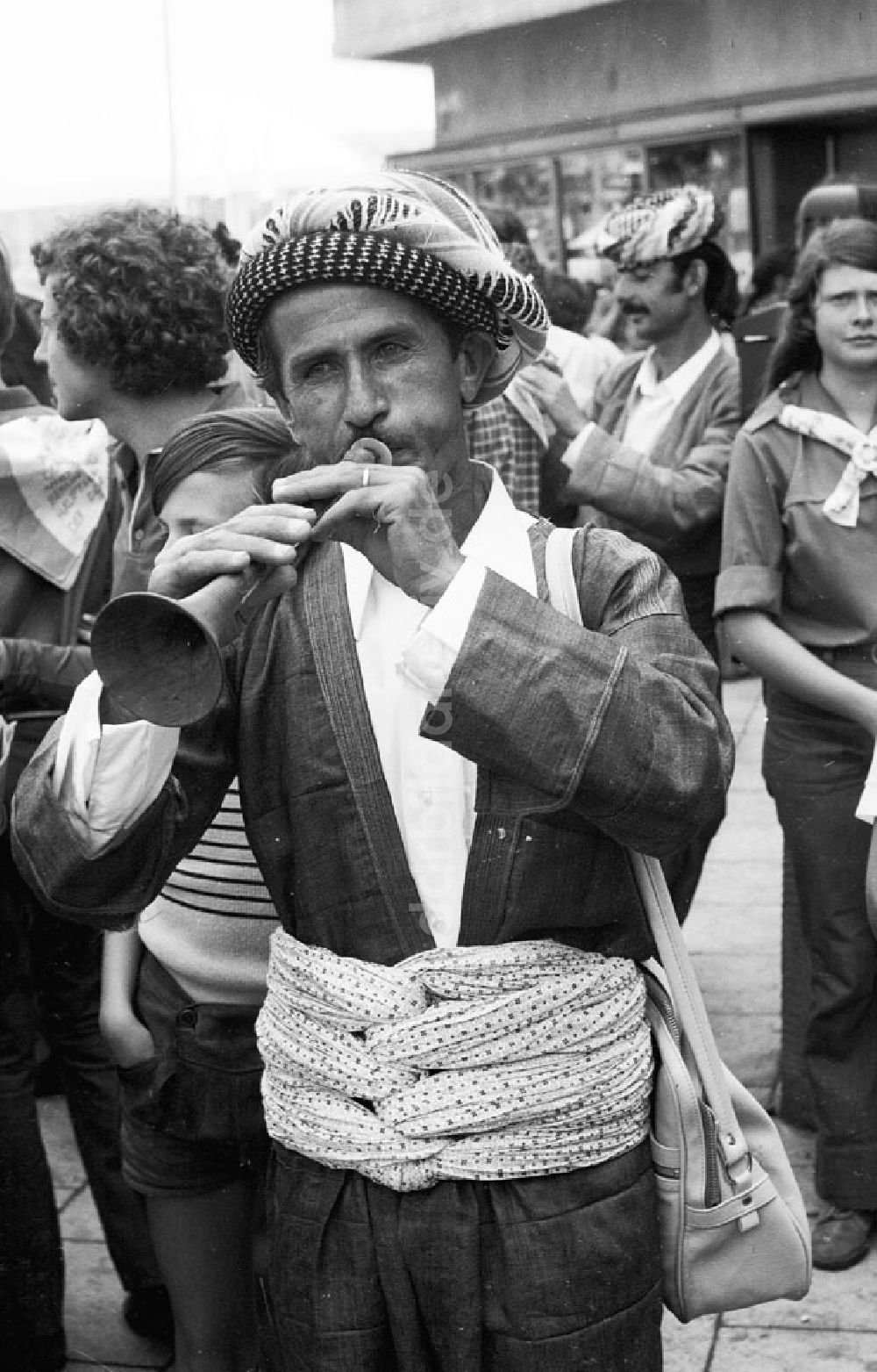 DDR-Fotoarchiv: Berlin - Mitte - 30. Juli 1973 Berlin - Alexanderplatz - Bühne 10. Weltfestspiele Foto: Schönfeld Foto-Tasche: 781