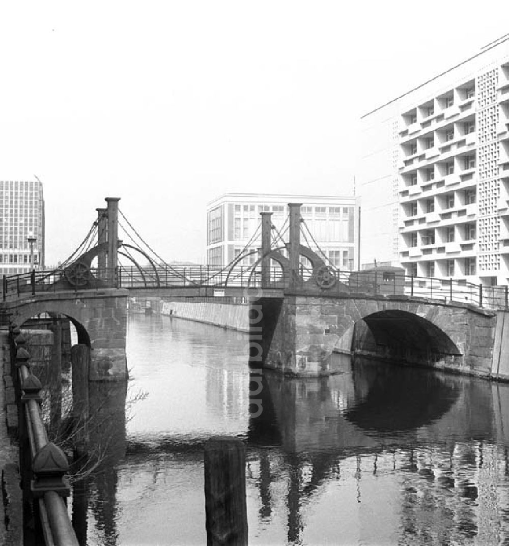 DDR-Fotoarchiv: Berlin - Jungfernbrücke Foto: Schönfeld