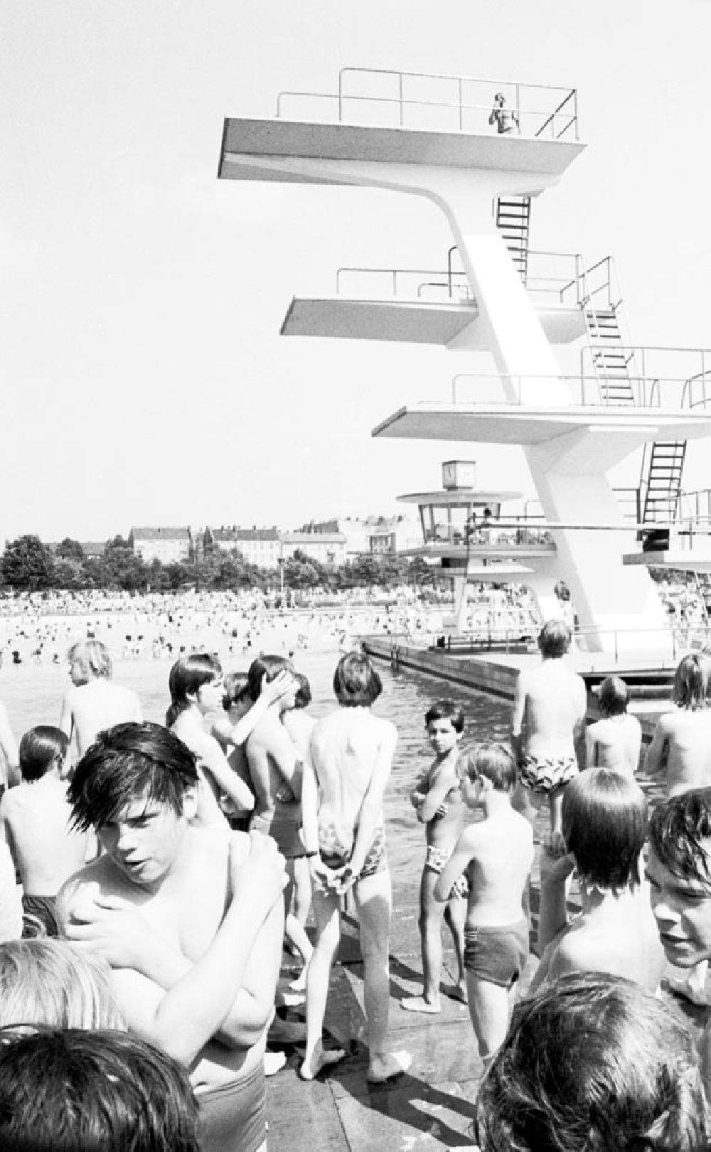 DDR-Bildarchiv: Berlin - Juni 1973 Freibad Pankow.