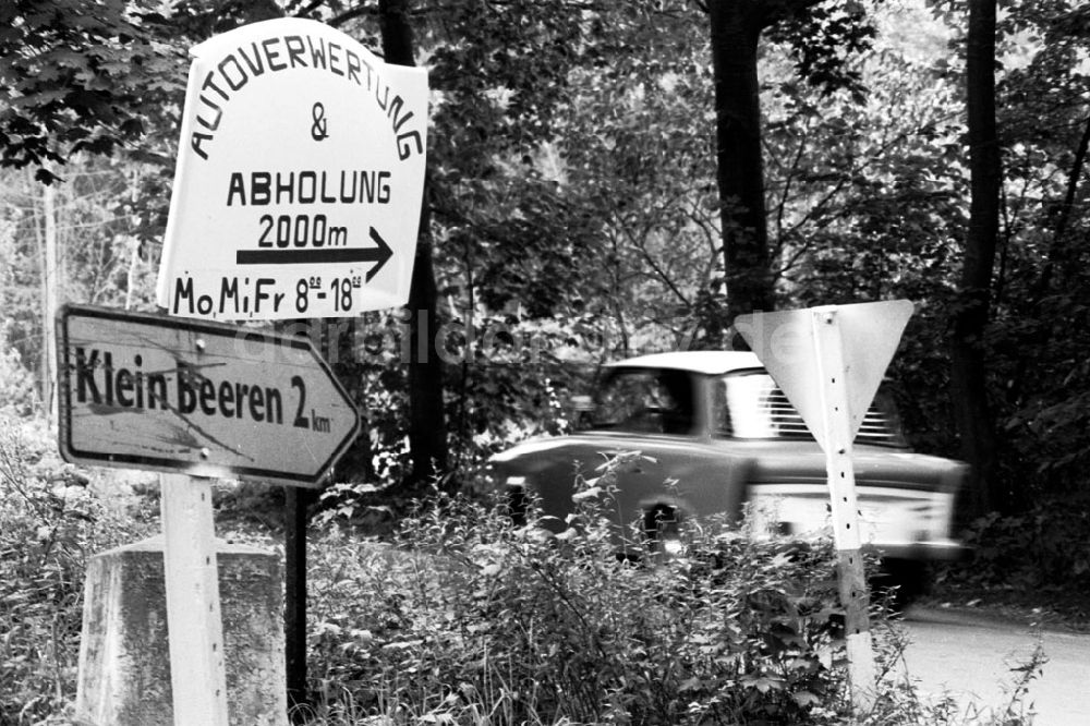 DDR-Fotoarchiv: Brandenburg - Klein Beeren/Brandenburg Autoverwertung Klein Beeren 25.07.90 Foto: Grahn Umschlagnummer: 0976