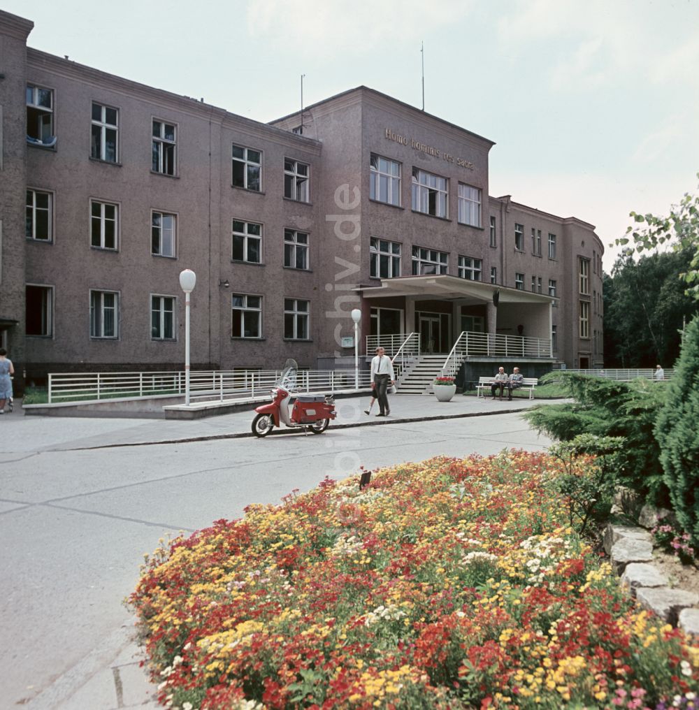 DDR-Bildarchiv: Berlin - Klinikgebäude Robert-Rössle-Klinik in Berlin in der DDR