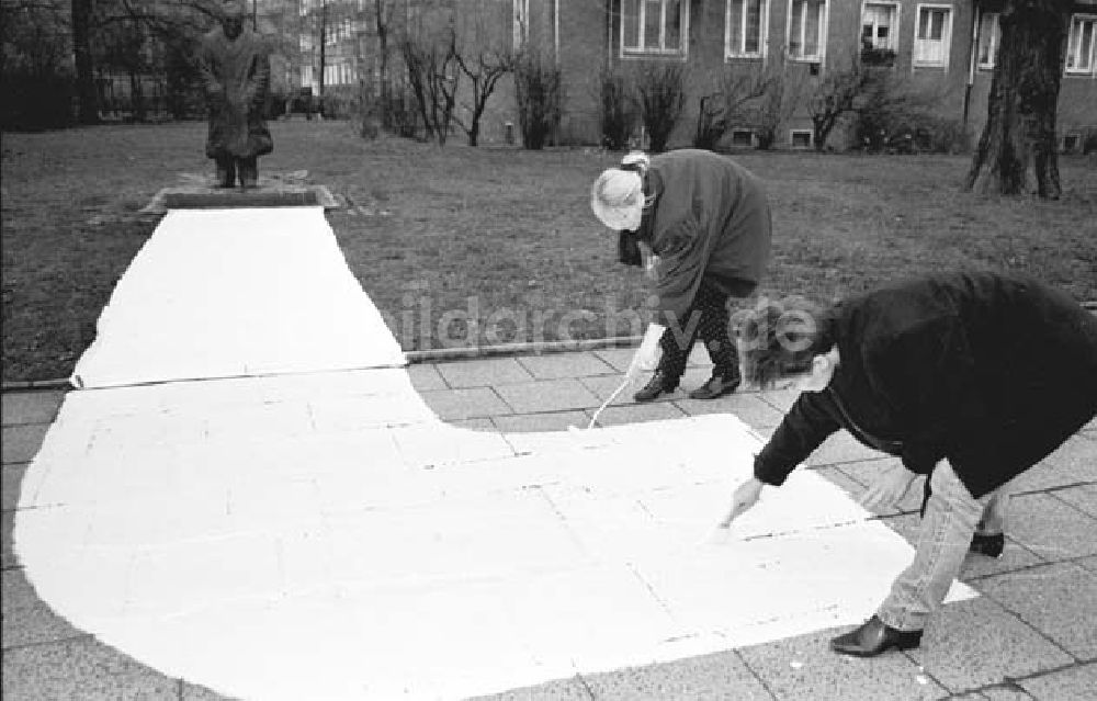 DDR-Fotoarchiv: Berlin - Künstlerprotest für Ossietzky Denkmal Berlin 20.11.1992