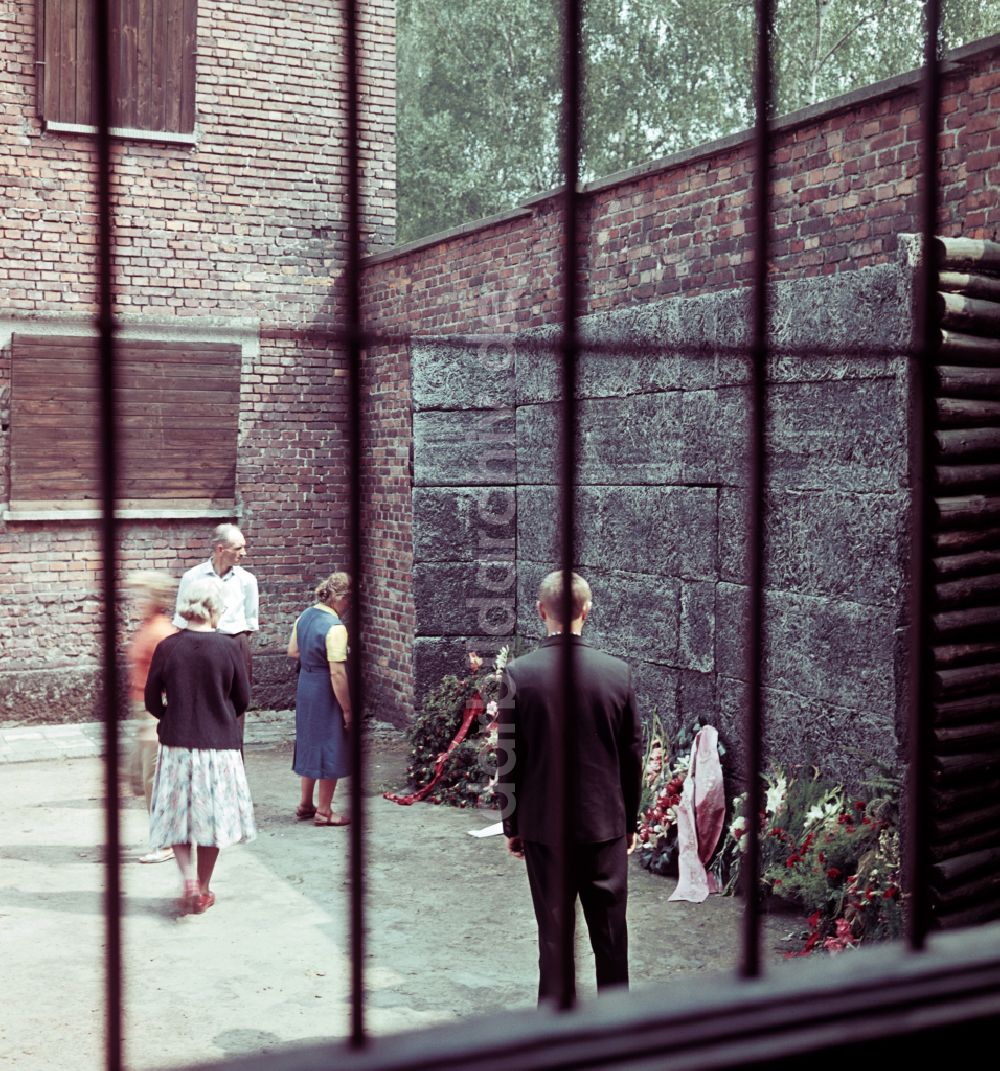 DDR-Bildarchiv: Oswiecim - Auschwitz - Konzentrationslager- Bauten und Lagerreste mahnen Besucher und Touristen gegen das Vergessen in Oswiecim - Auschwitz in Polen