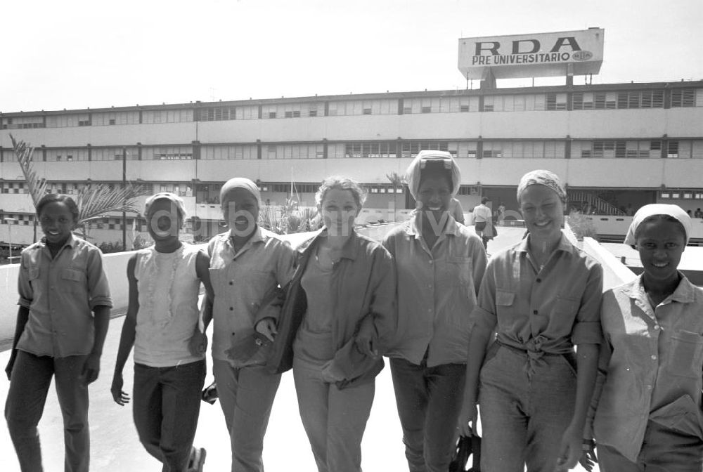 DDR-Bildarchiv: Havanna - Kuba / Cuba - Staatsbesuch Erich Honecker 1974, RDA-Schule