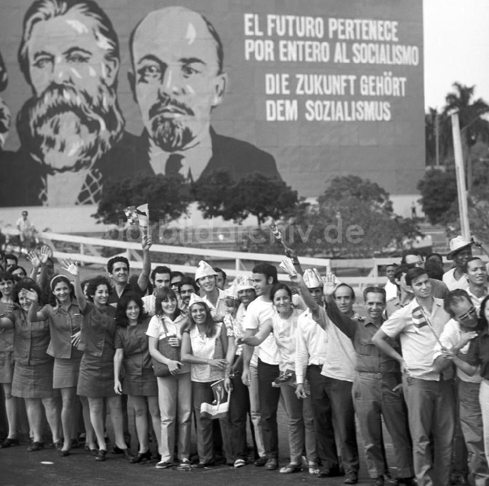 DDR-Fotoarchiv: Havanna - Kuba historisch - Staatsbesuch Honecker 1974 - Eskorte