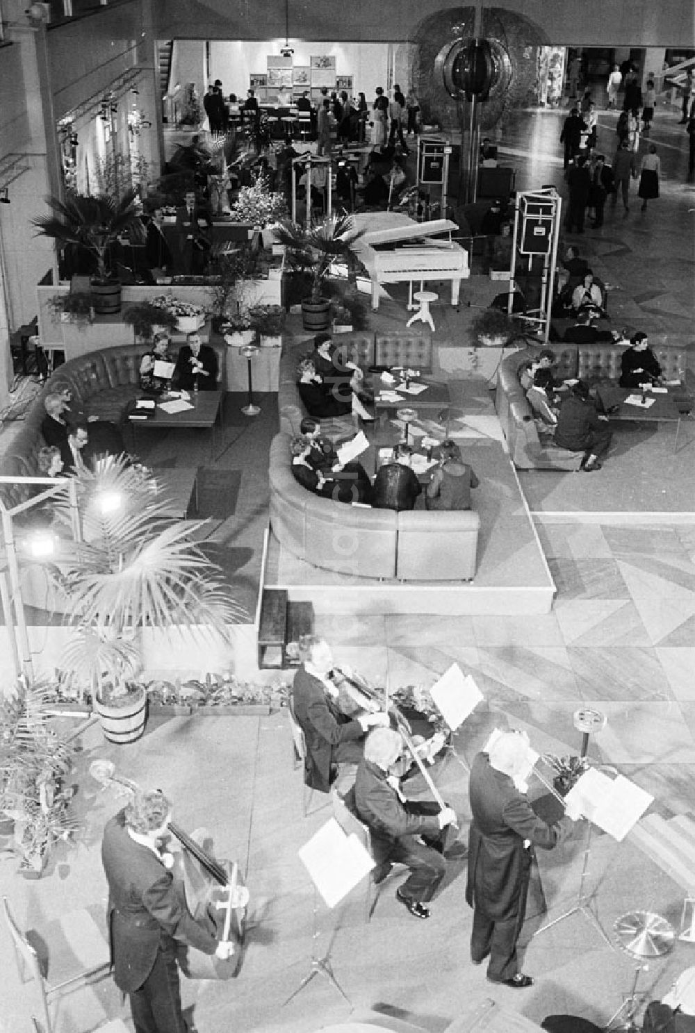 DDR-Fotoarchiv: Berlin - Kulturtage im Palast der Republik Umschlag 290 Foto: Bonitz