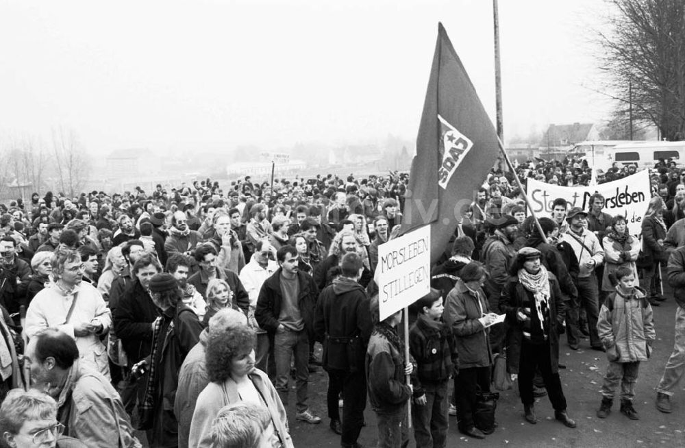 DDR-Fotoarchiv: Sachsen-Anhalt - Land Sachsen-Anhalt Demo in Helmstedt und Morsleben Atomkraftgegener Foto:ND, Lenke Umschlag:253