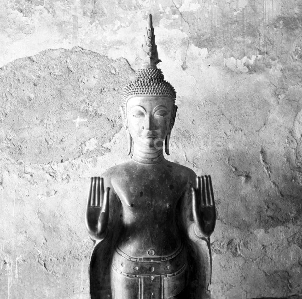 DDR-Bildarchiv: Vientiane - Laos historisch - Buddha-Statue in Vientiane 1976