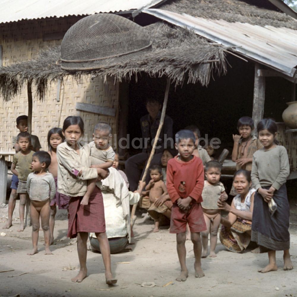 Vientiane: Laos historisch - Dorf 1976