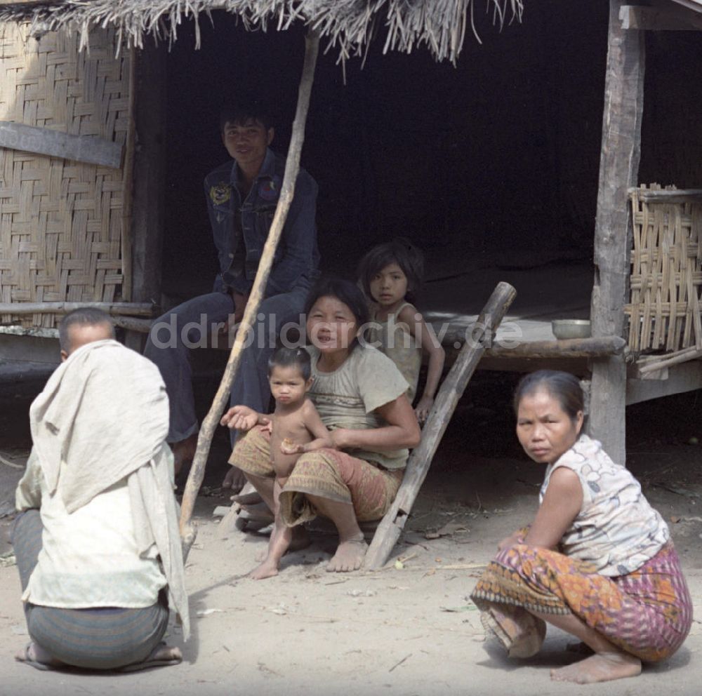 DDR-Fotoarchiv: Vientiane - Laos historisch - Dorf 1976