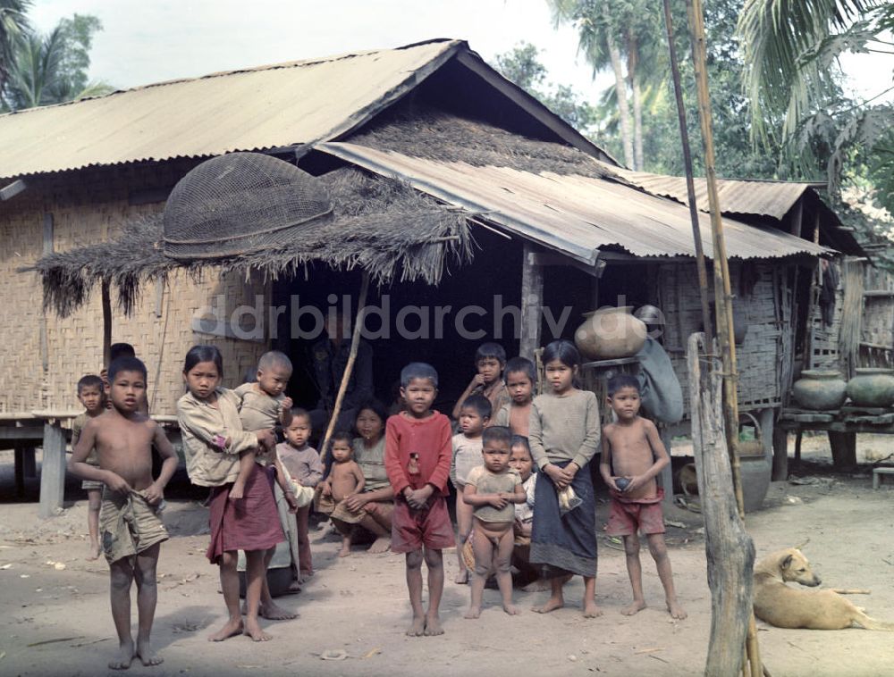 Vientiane: Laos historisch - Dorf 1976