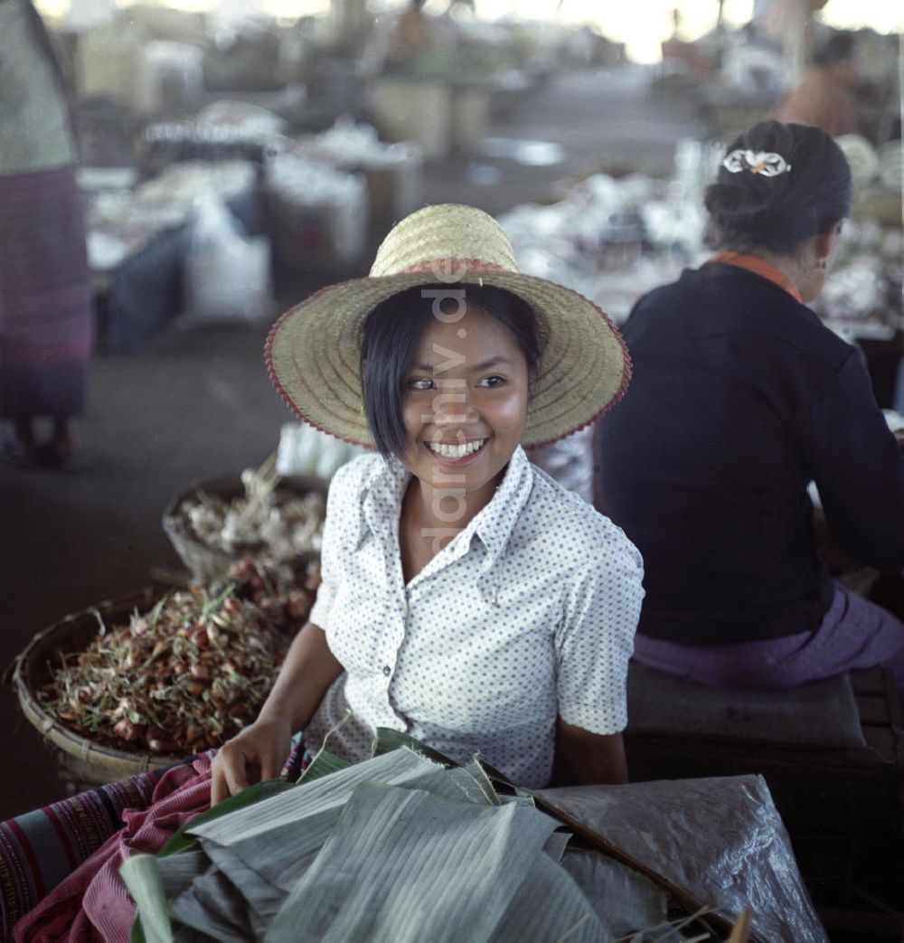 DDR-Bildarchiv: Vientiane - Laos historisch - Frauenporträt 1976