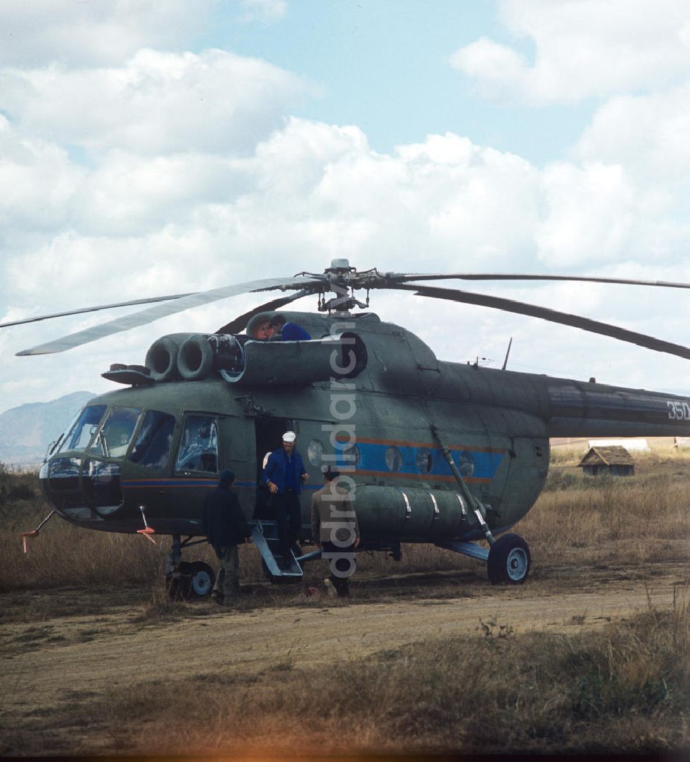 Xieng Khouang: Laos historisch - Hubschrauber 1977