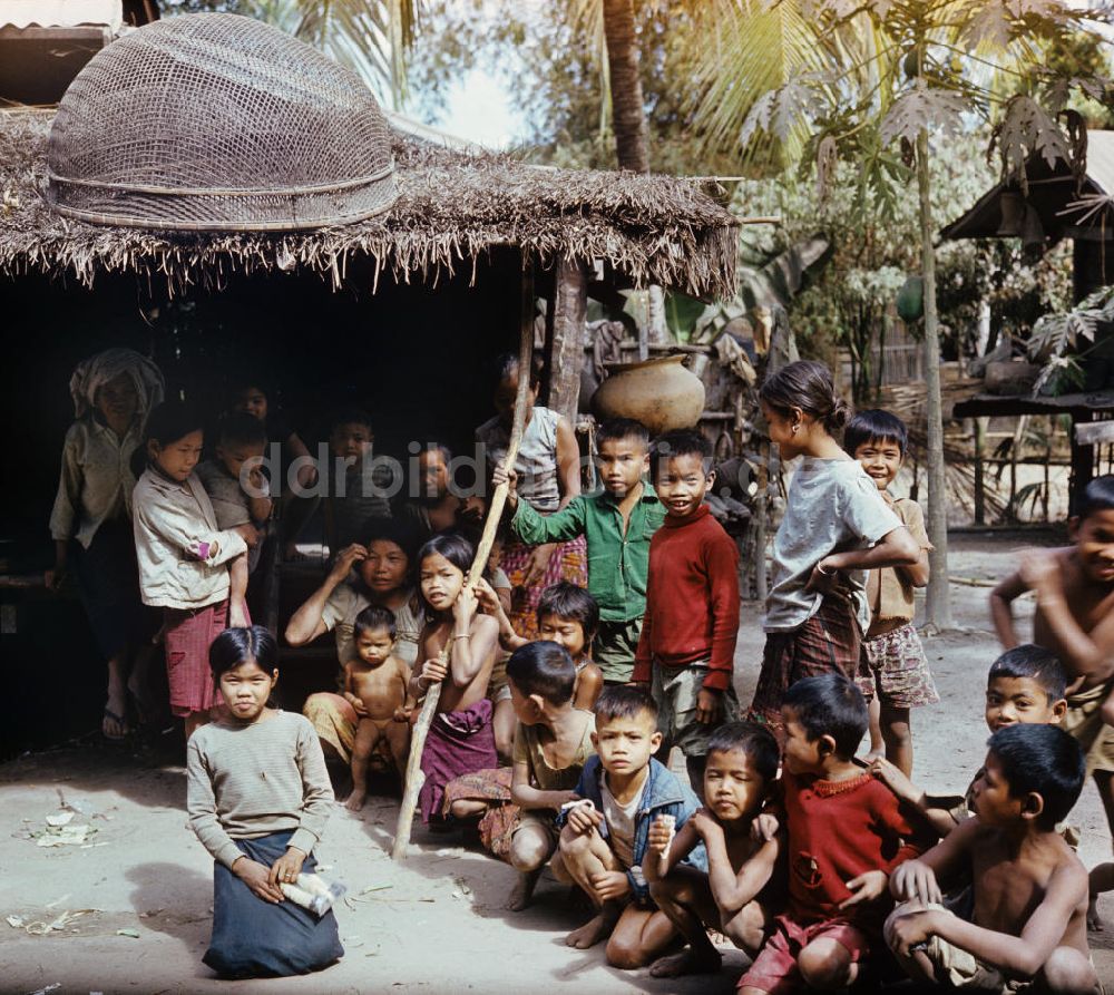 DDR-Bildarchiv: Vientiane - Laos historisch - Kinder 1976