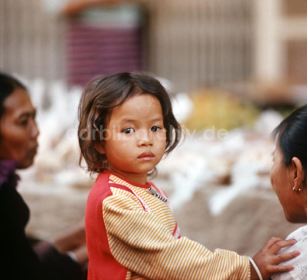 DDR-Bildarchiv: Vientiane - Laos historisch - Mädchen 1976