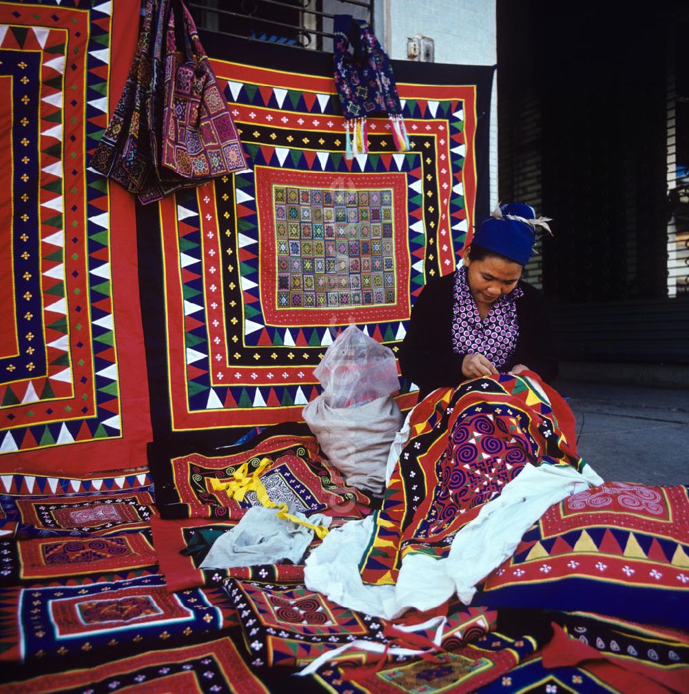 Vientiane: Laos historisch - Meos verkaufen Decken 1976