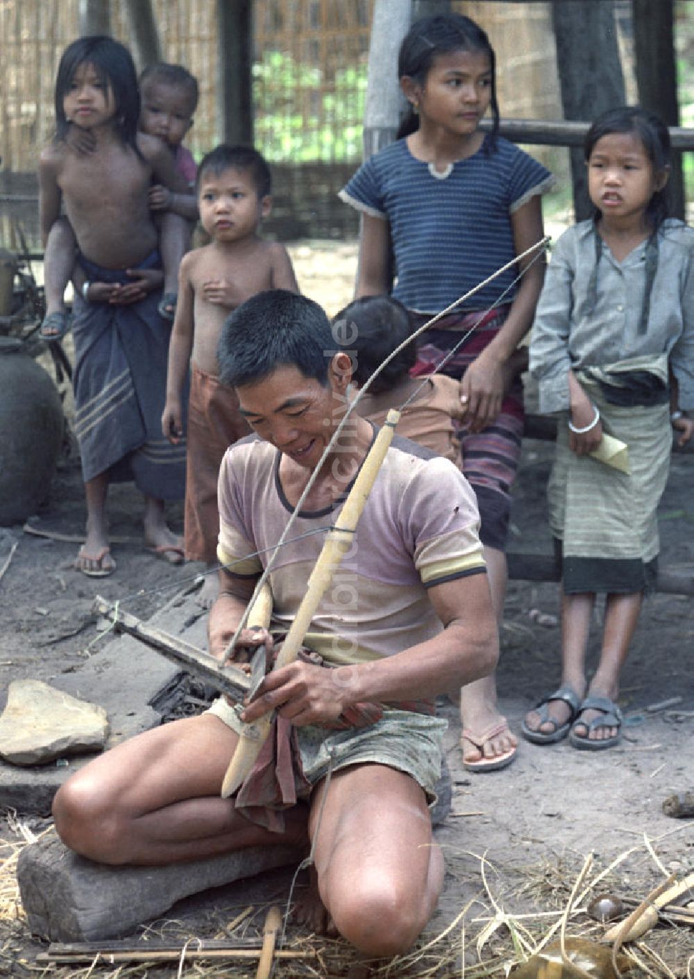 DDR-Bildarchiv: Vientiane - Laos historisch - Rattenfallen 1976