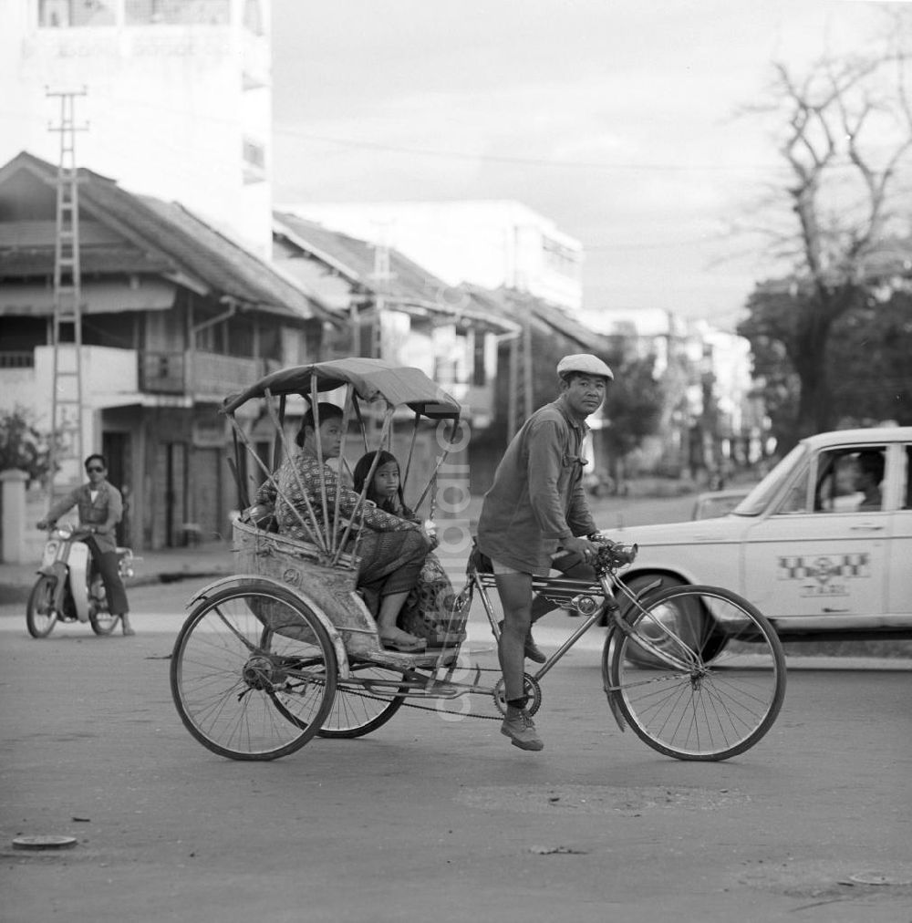 Vientiane: Laos historisch - Rikscha 1977