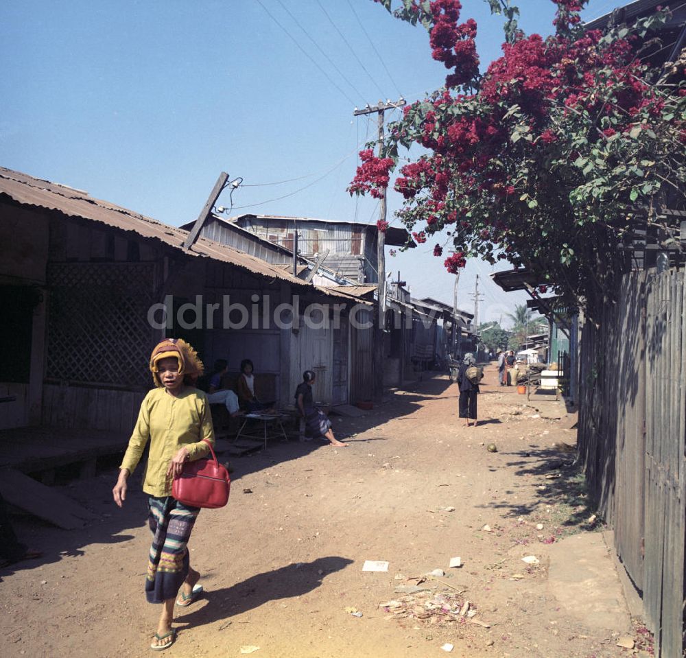 DDR-Bildarchiv: Vientiane - Laos historisch - Slum 1976