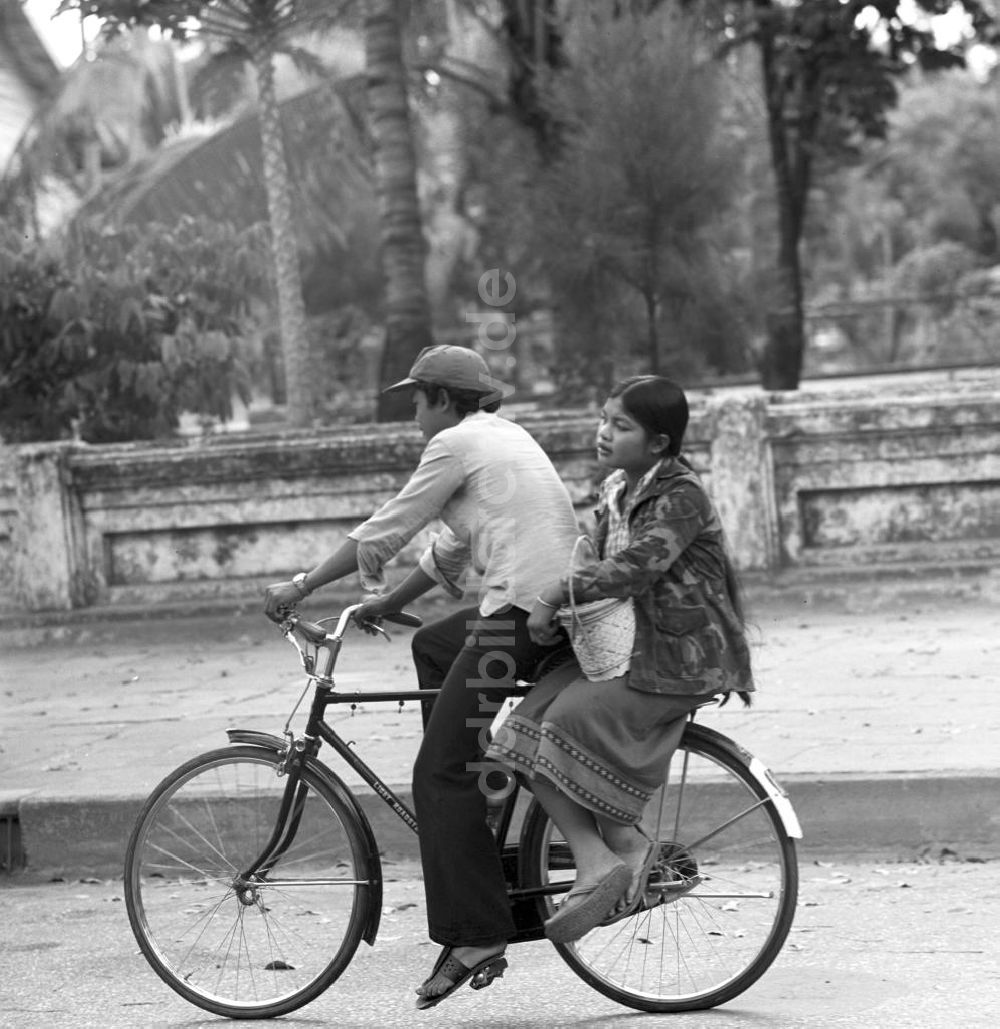 DDR-Fotoarchiv: Vientiane - Laos historisch - Straßenszene in Vientiane 1976