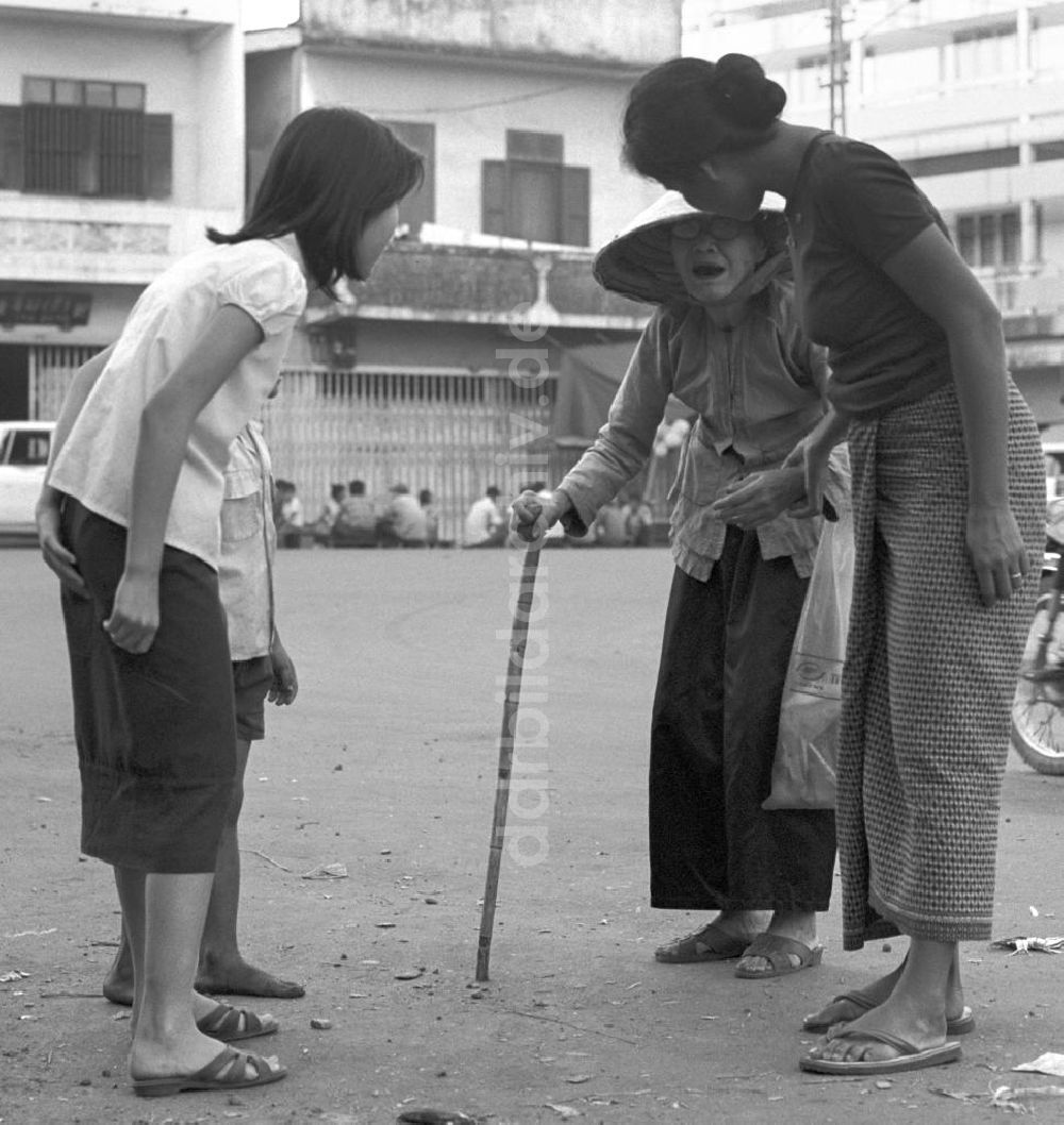 Vientiane: Laos historisch - Straßenszene in Vientiane 1976