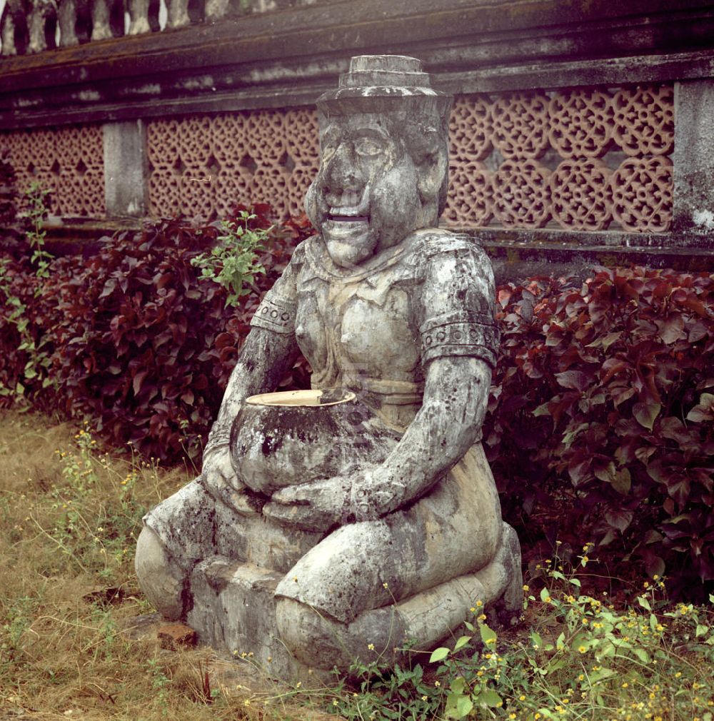 DDR-Bildarchiv: Vientiane - Laos historisch - Tempel 1977