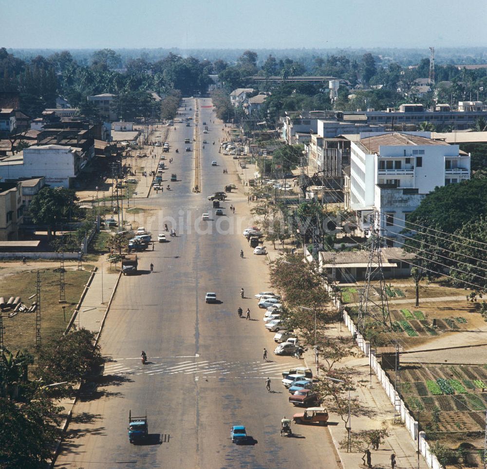 DDR-Bildarchiv: Vientiane - Laos historisch - Triumphbogen in Vientiane 1976