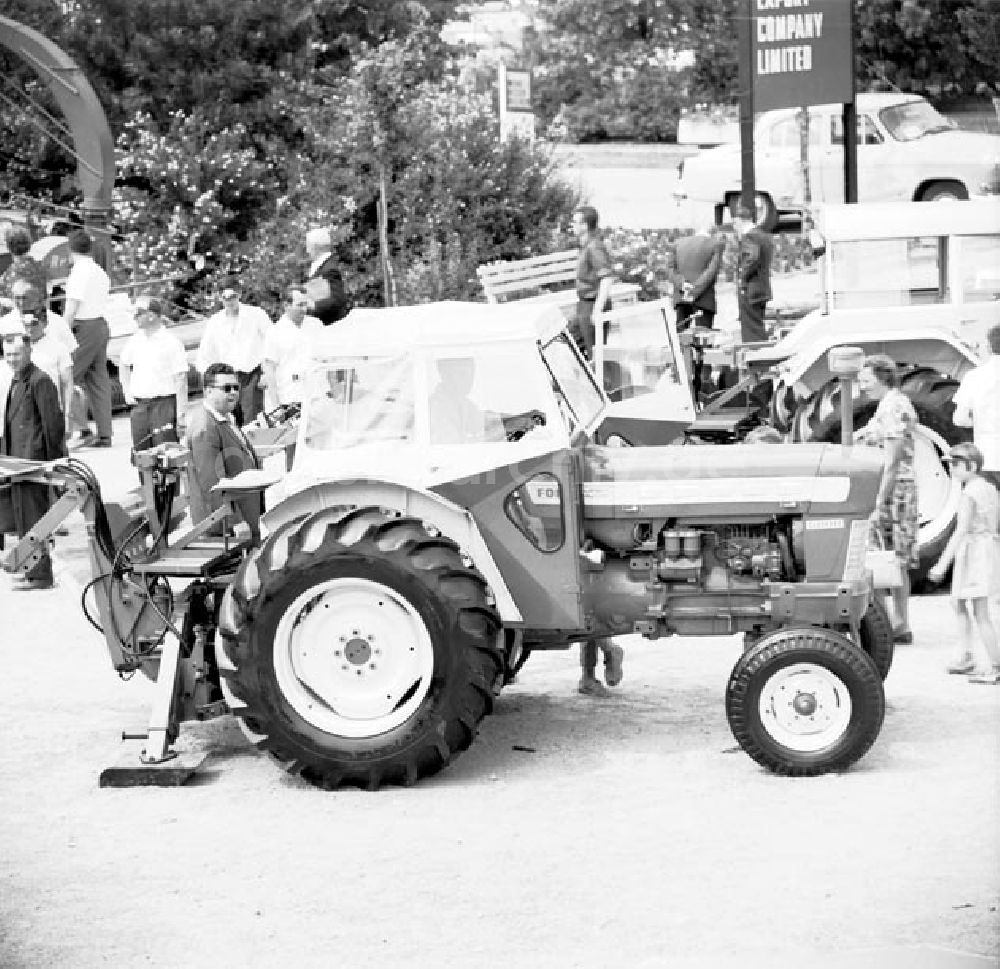 DDR-Bildarchiv: Leipzig - Leipzig-Makleeberg Landwirtschaftsmesse Foto: Schönfeld