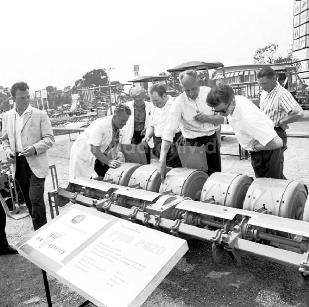 DDR-Fotoarchiv: Leipzig - Leipzig-Makleeberg Landwirtschaftsmesse Foto: Schönfeld