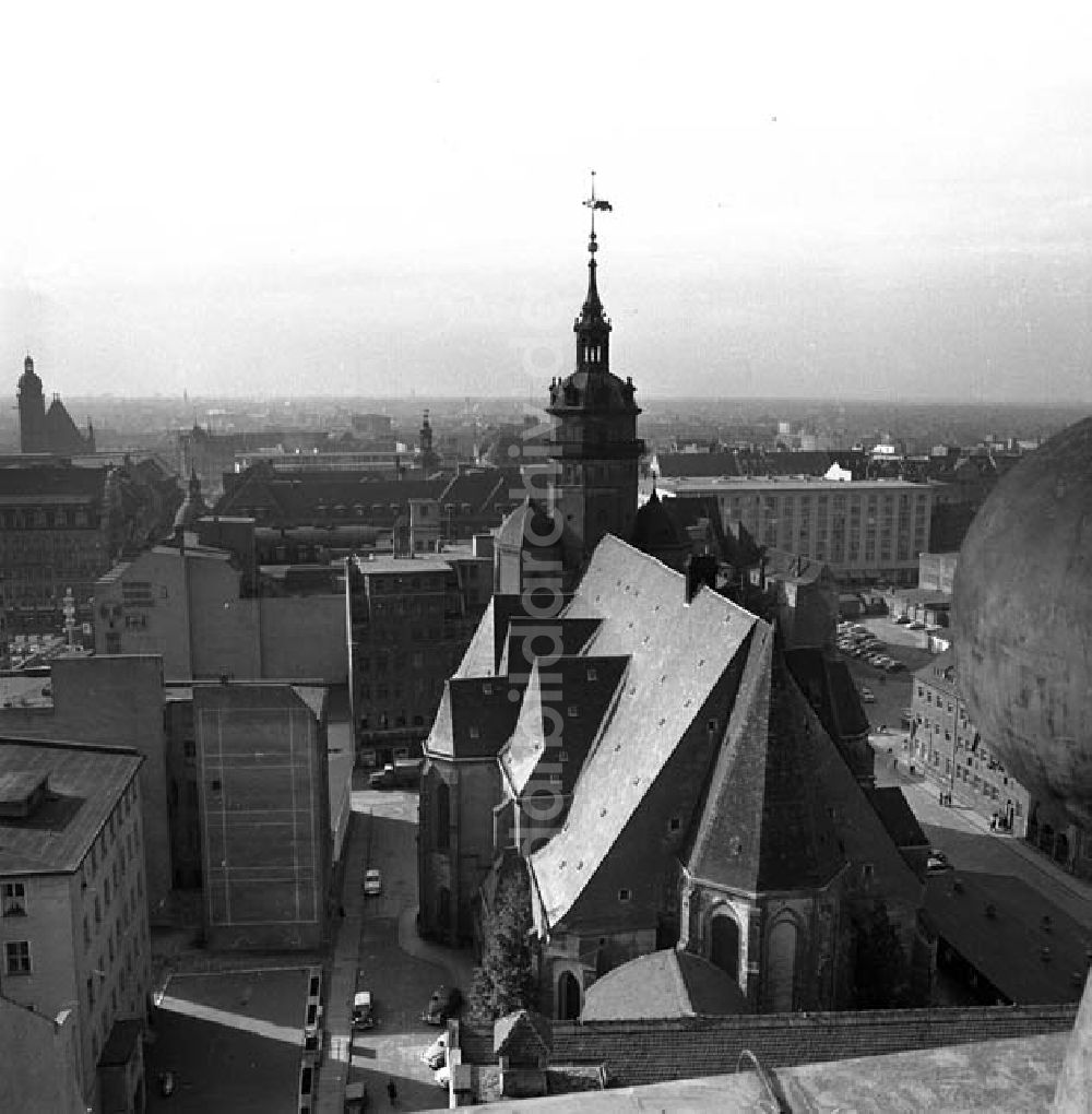 Leipzig: Leipziger 800 Jahrfeier. Ausblick auf die Kirche aus der Höhe. Foto: Schönfeld