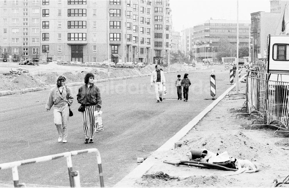 DDR-Fotoarchiv: Berlin - Leipziger Strasse Potsdamer Platz (neue Strasse) 05.10.1992