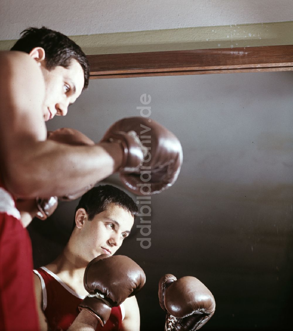 Berlin: Leistungssportler Boxer Bernd Anders in Berlin in der DDR