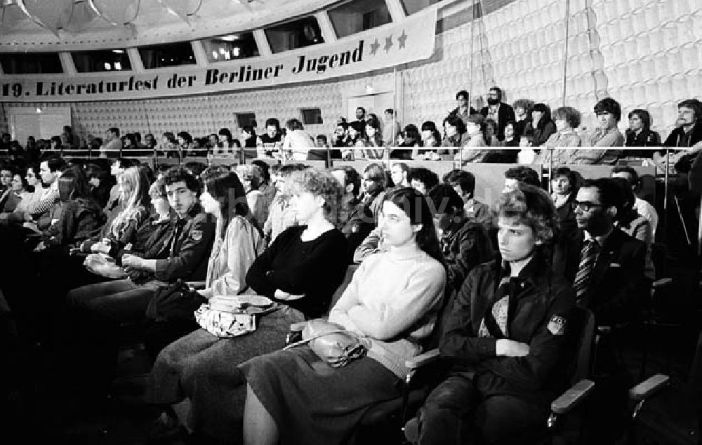 DDR-Bildarchiv: Berlin - 19. Literaturfest der Berliner Jugend Umschlagnr.: 1172 Foto: Winkler