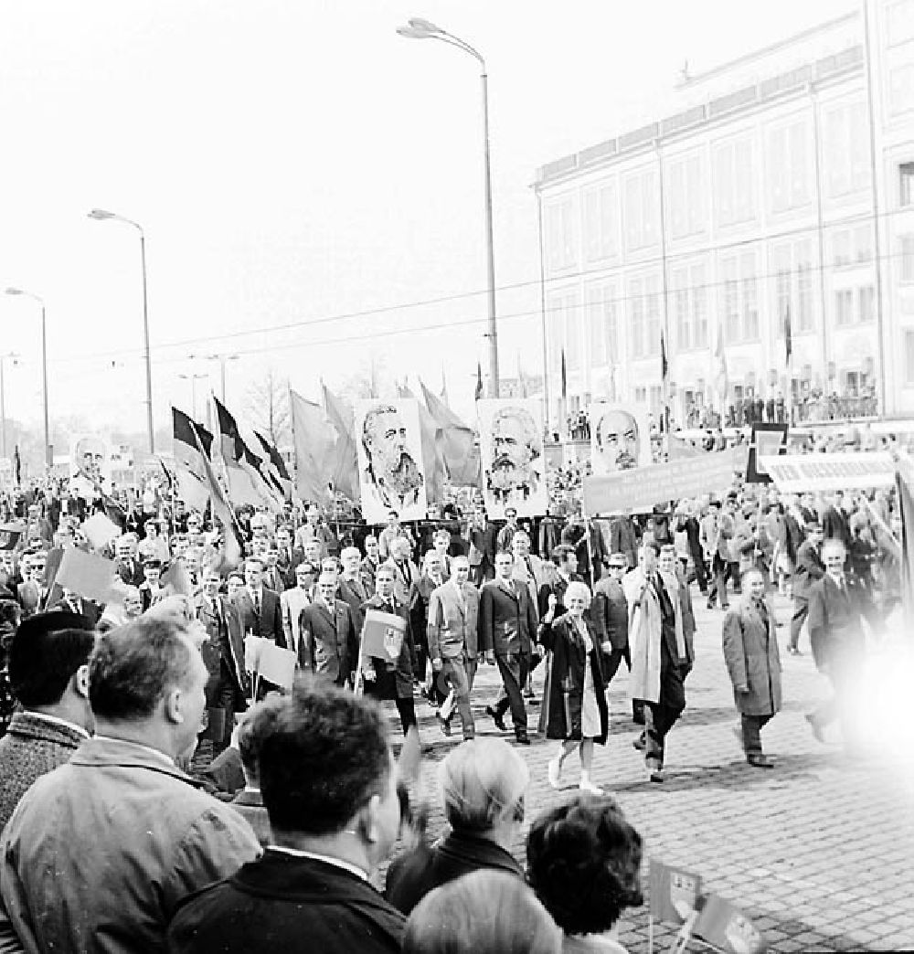 Leipzig: 1. Mai-Feier in Leipzig Umschlagnr.: 88 Foto: unbekannt