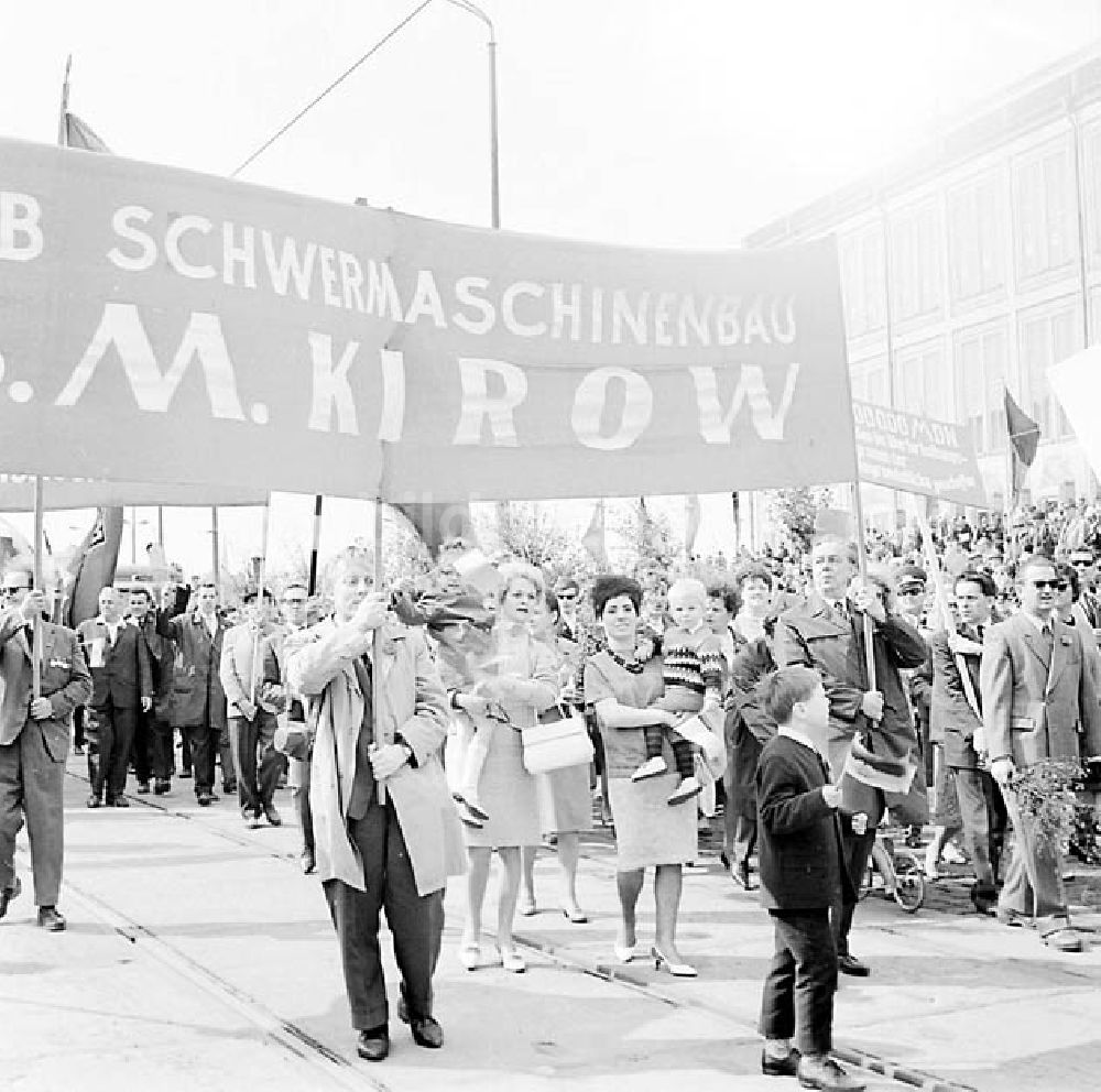 DDR-Bildarchiv: Leipzig - 1. Mai-Feier in Leipzig Umschlagnr.: 88 Foto: unbekannt